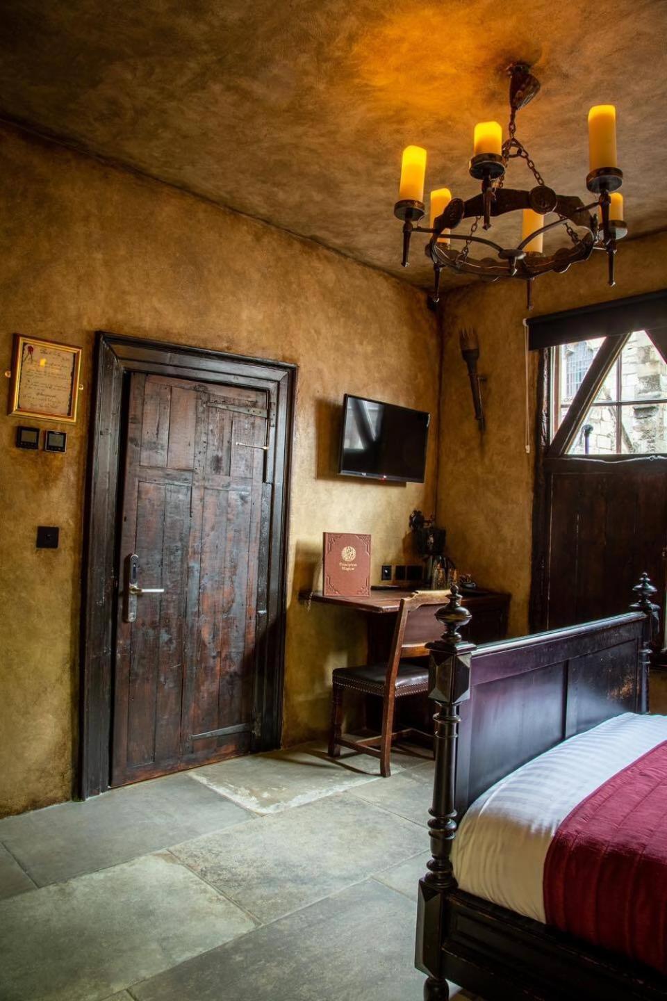 Hocus Pocus Tiny Hotel York Room photo