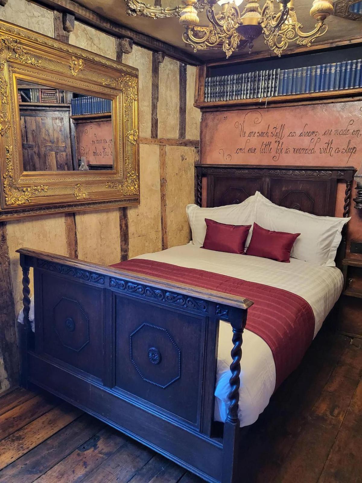 Hocus Pocus Tiny Hotel York Room photo