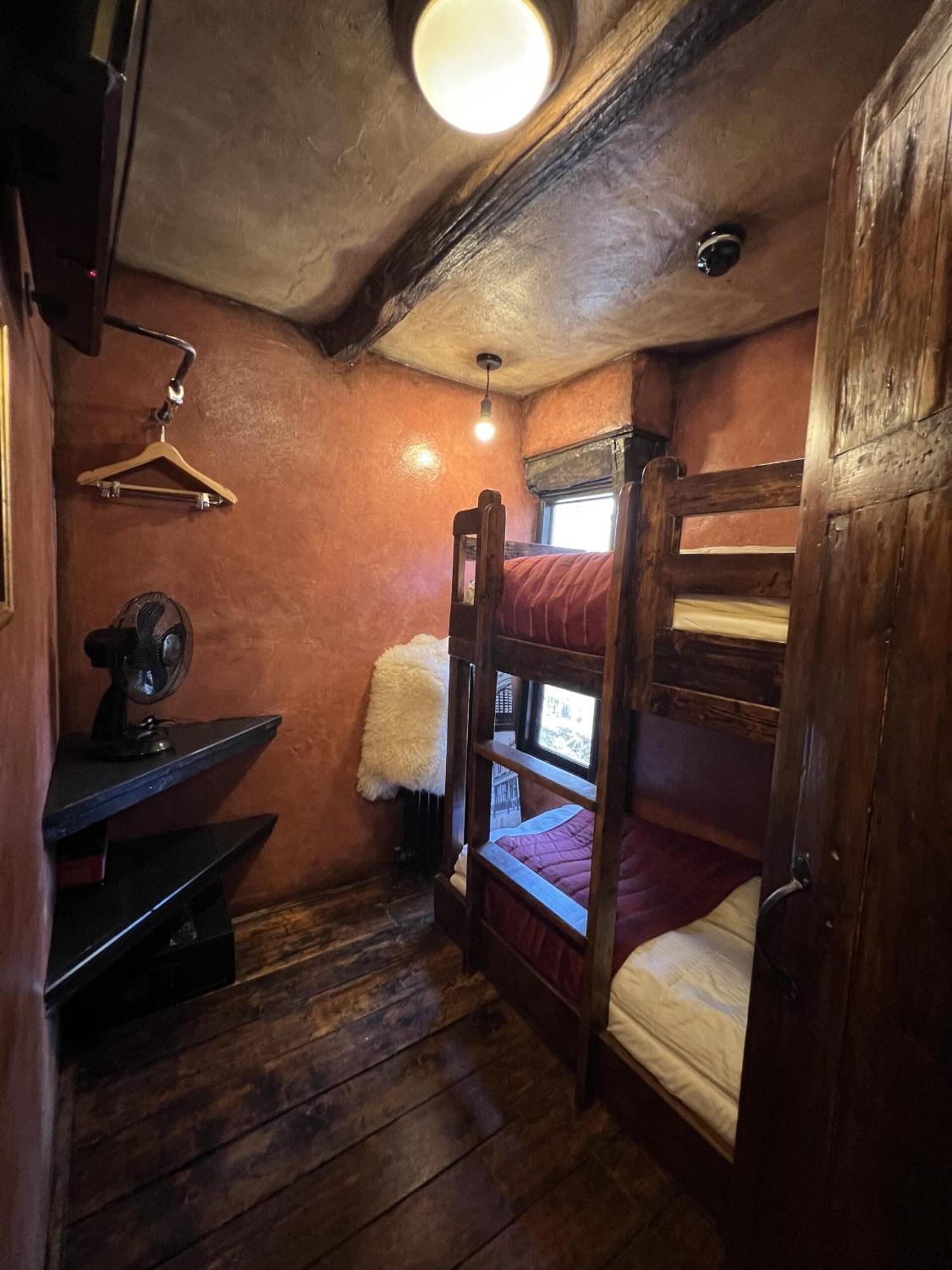 Hocus Pocus Tiny Hotel York Room photo